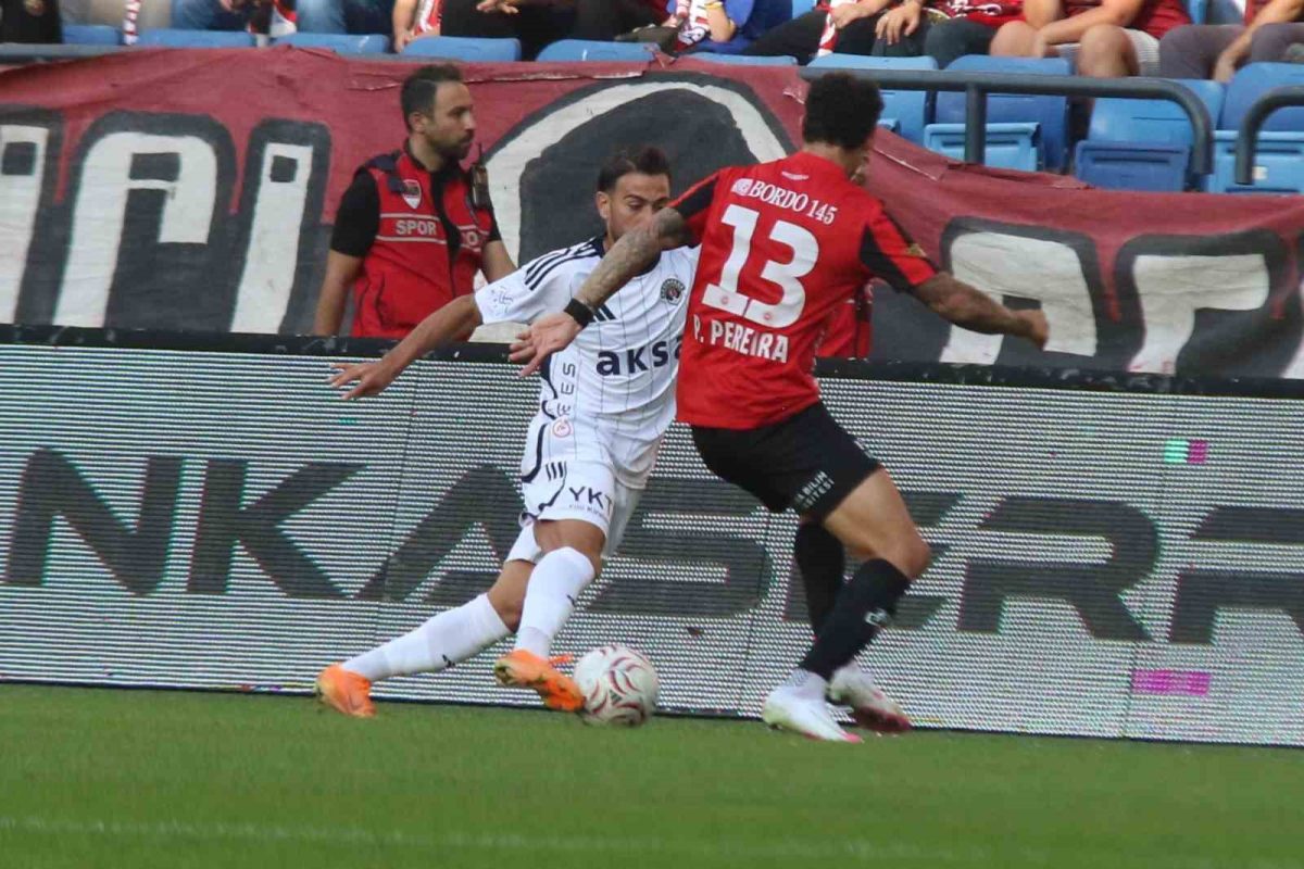 Trendyol Süper Lig: Gençlerbirliği: 1 - Kasımpaşa: 0 (İlk yarı) - Foto 7