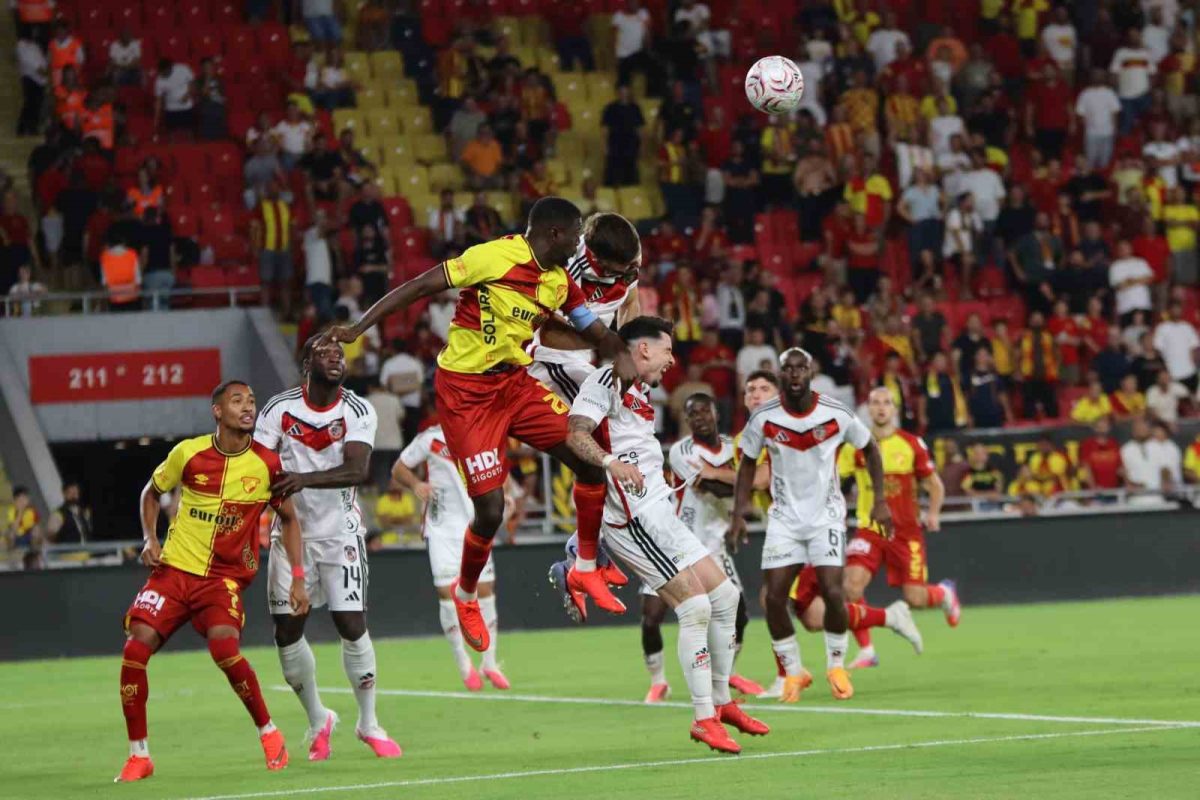 Trendyol Süper Lig: Göztepe: 0 - Gaziantep FK: 4 (İlk yarı)