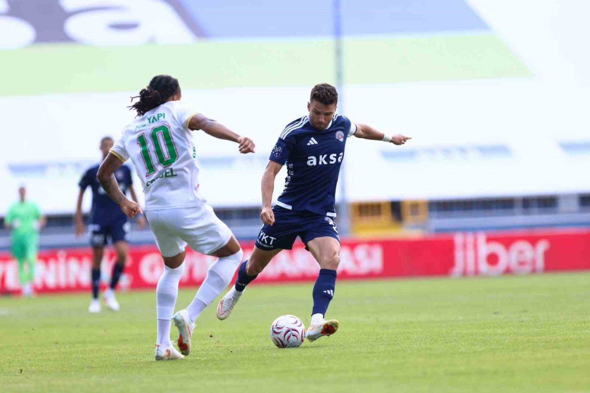 Trendyol Süper Lig: Kasımpaşa: 1 - Amed Sportif Faaliyetler: 0 (İlk yarı) - Foto 4