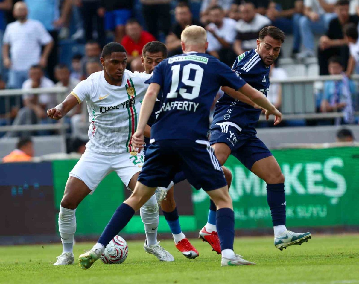 Trendyol Süper Lig: Kasımpaşa: 1 - Amed Sportif Faaliyetler: 0 (İlk yarı) - Foto 5