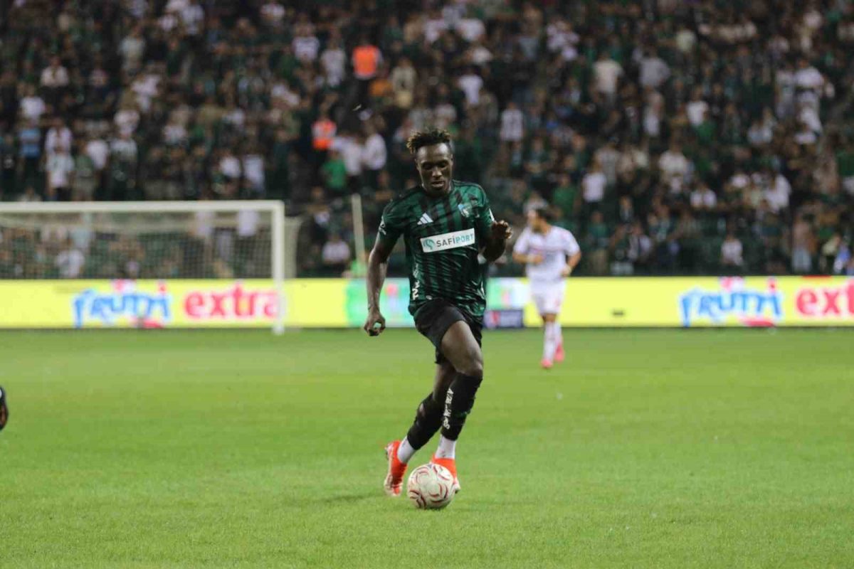 Trendyol Süper Lig: Kocaelispor: 1 - Samsunspor: 0 (İlk yarı)