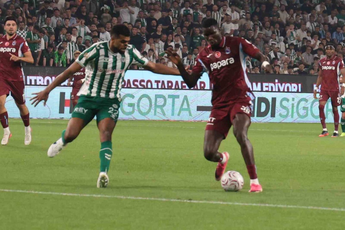 Trendyol Süper Lig: Konyaspor: 1 - Trabzonspor: 0 (İlk yarı) - Foto 4