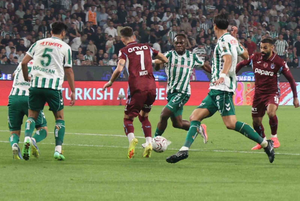 Trendyol Süper Lig: Konyaspor: 1 - Trabzonspor: 0 (İlk yarı) - Foto 6