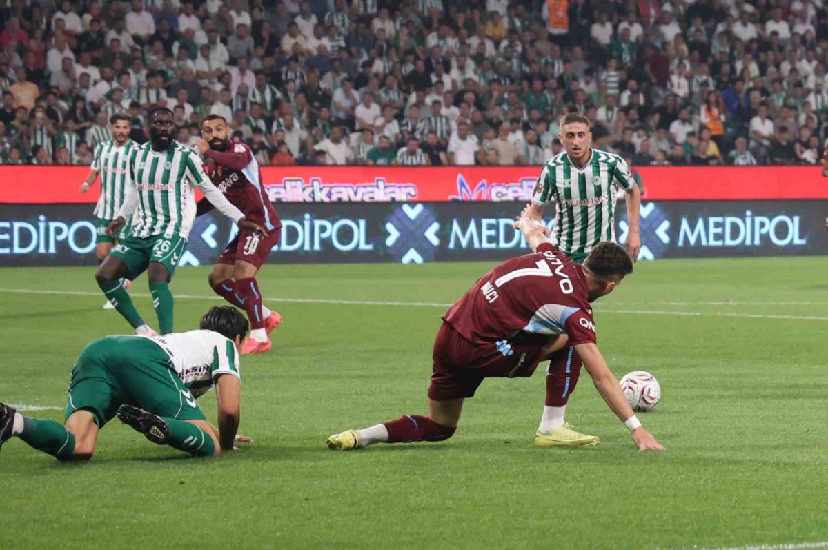 Trendyol Süper Lig: Konyaspor: 1 - Trabzonspor: 0 (İlk yarı) - Foto 7
