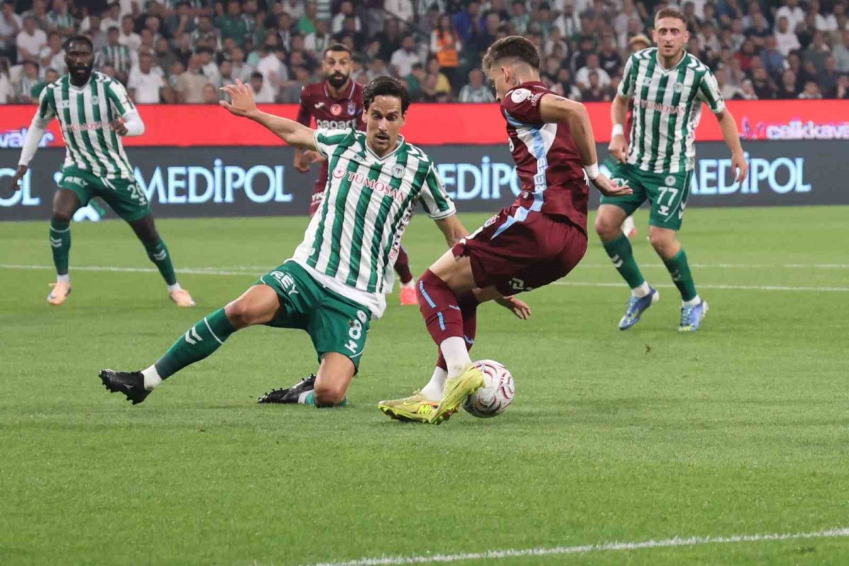 Trendyol Süper Lig: Konyaspor: 1 - Trabzonspor: 0 (İlk yarı) - Foto 8