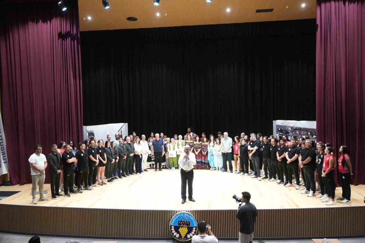 Turgutlu’da kadın takımların yeni sezon lansmanı kültür ve sporla buluştu - Foto 2