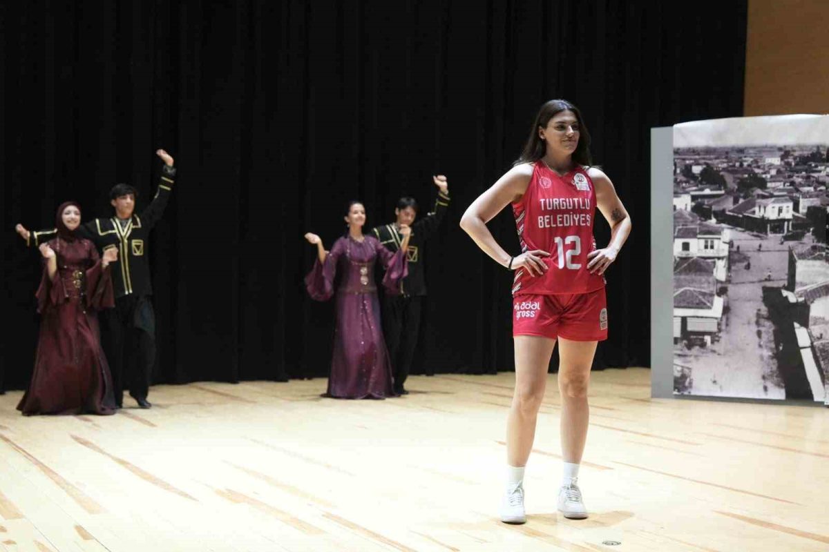Turgutlu’da kadın takımların yeni sezon lansmanı kültür ve sporla buluştu - Foto 3