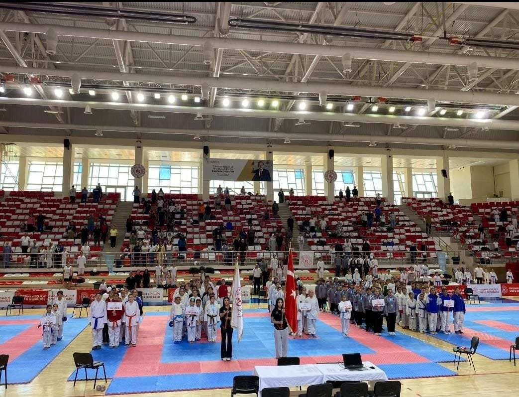 Türkiye Spor Toto Yıldızlar Ligi Karate Şampiyonası, Eskişehir’de gerçekleştirildi - Foto 3