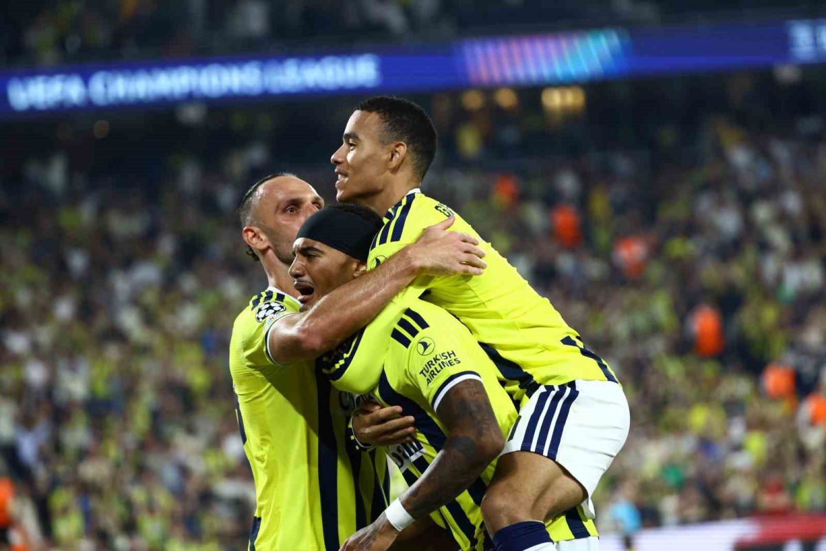 UEFA Şampiyonlar Ligi: Fenerbahçe: 1 - Roma: 1 (Maç sonucu) - Foto 7