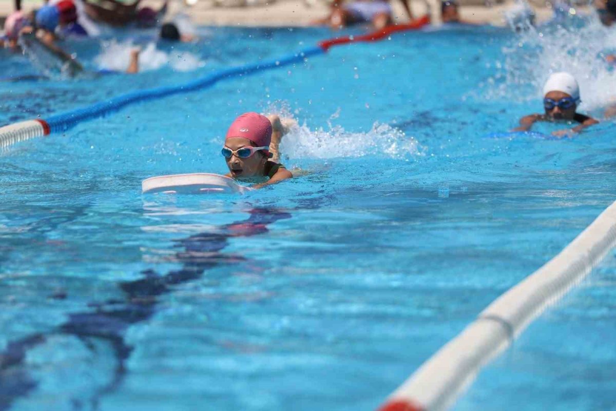 Yaz Spor Okulları’nda 36 bine yakın çocuk sporla buluştu - Foto 4