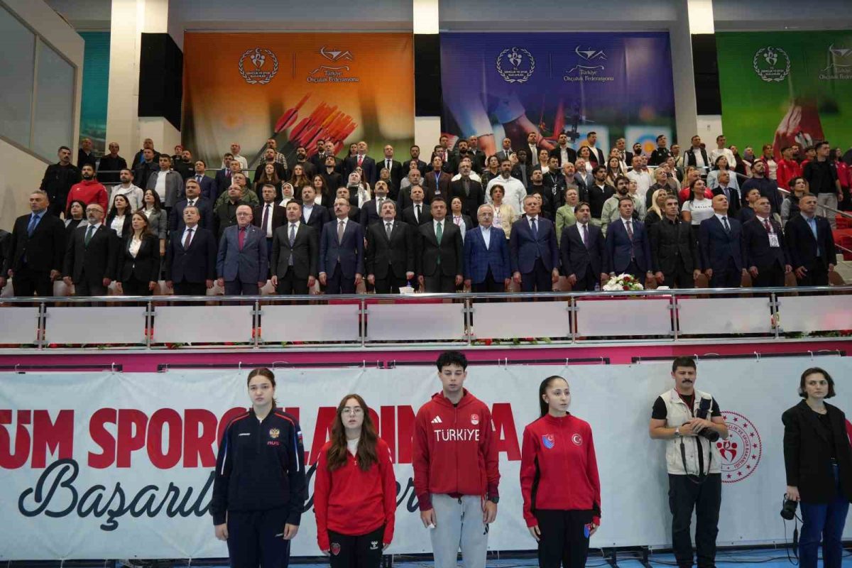 Yıldızlar ve Gençler Flöre Dünya Kupası açılış seremonisi yapıldı