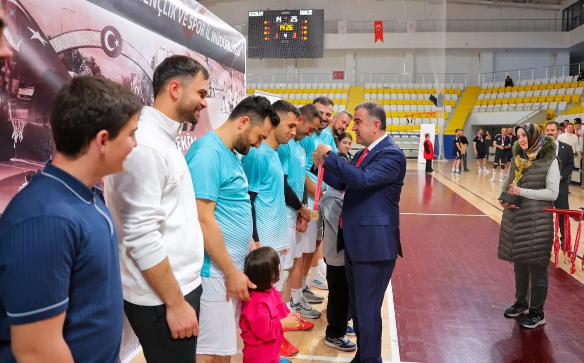29 Ekim Cumhuriyet Kupası Voleybol Turnuvası’nın şampiyonu belli oldu - Foto 3