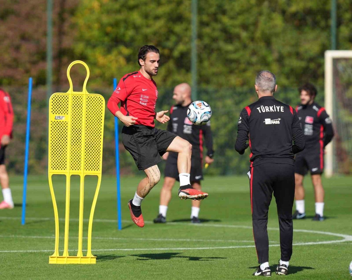 A Milli Futbol Takımı, İtalya maçının hazırlıklarını tamamladı - Foto 4