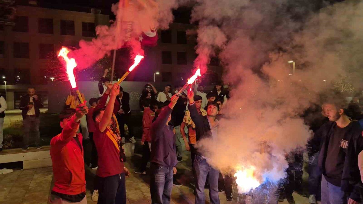 Adıyaman’da Galatasaray taraftarları derbi galibiyetini kutladı