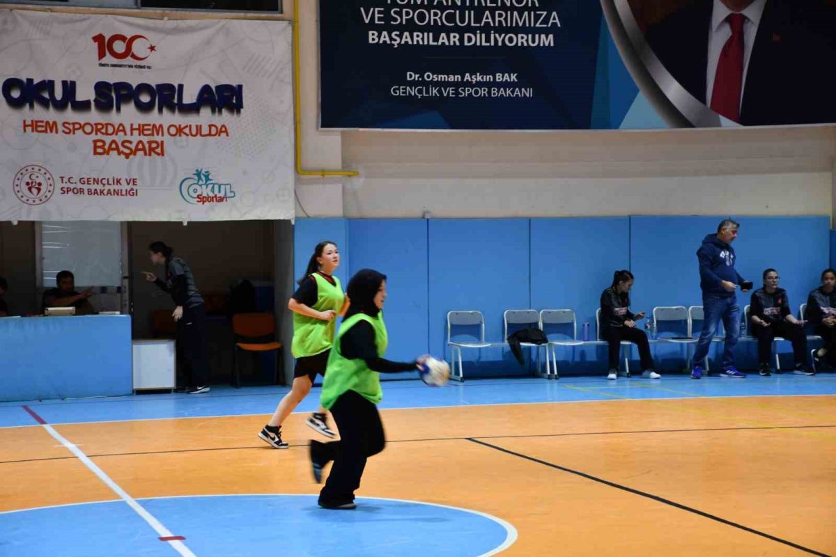 Afyonkarahisar’da Okul Sporları müsabakaları başladı - Foto 3