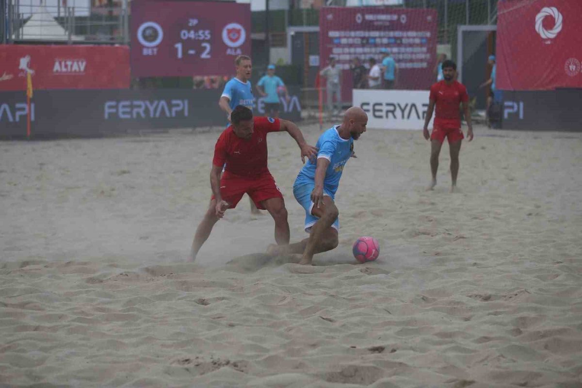 Alanya Belediyespor, Plaj Futbolu Dünya Kulüpler Şampiyonasına galibiyetle başladı - Foto 2