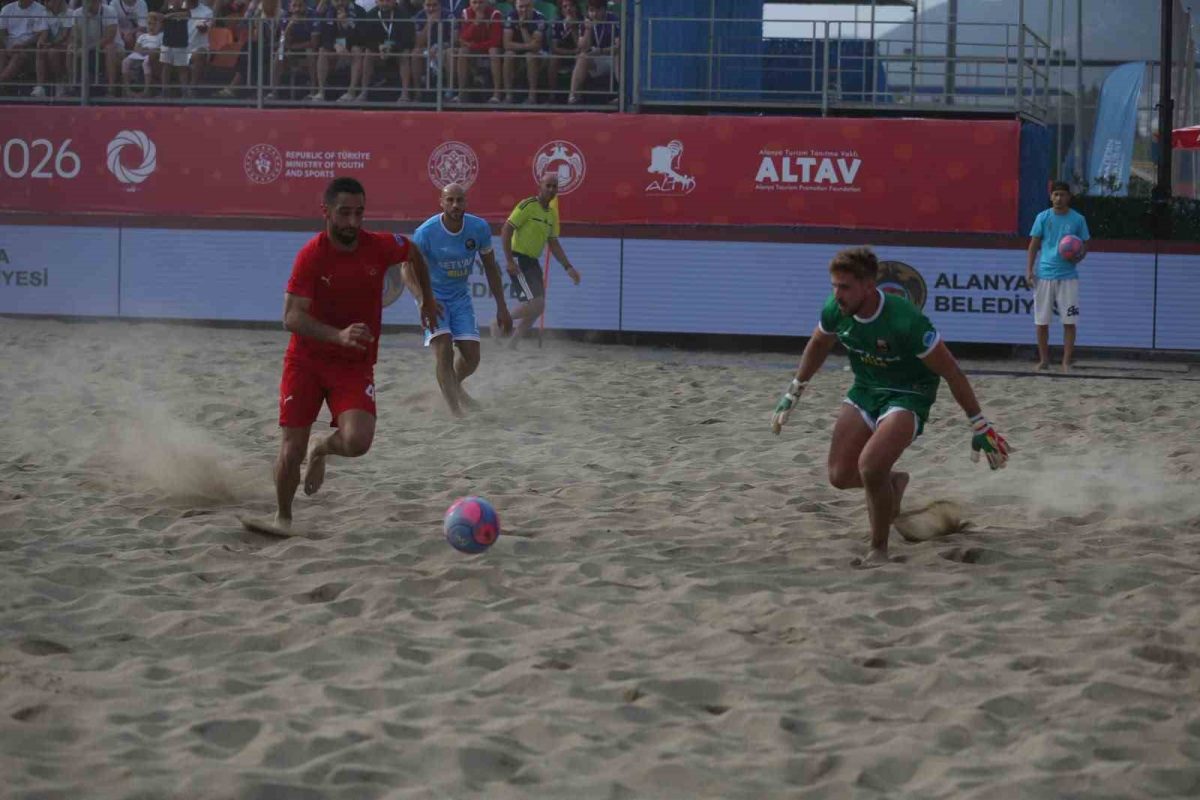Alanya Belediyespor, Plaj Futbolu Dünya Kulüpler Şampiyonasına galibiyetle başladı - Foto 4
