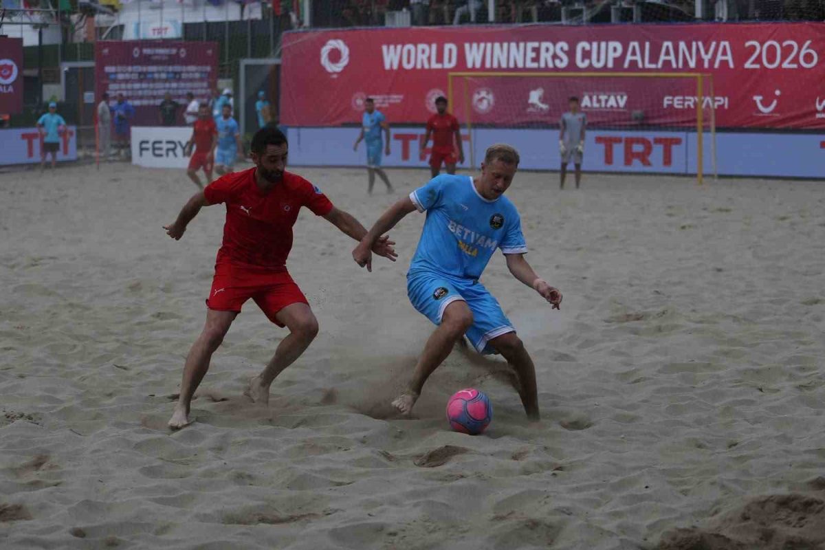 Alanya Belediyespor, Plaj Futbolu Dünya Kulüpler Şampiyonasına galibiyetle başladı - Foto 7