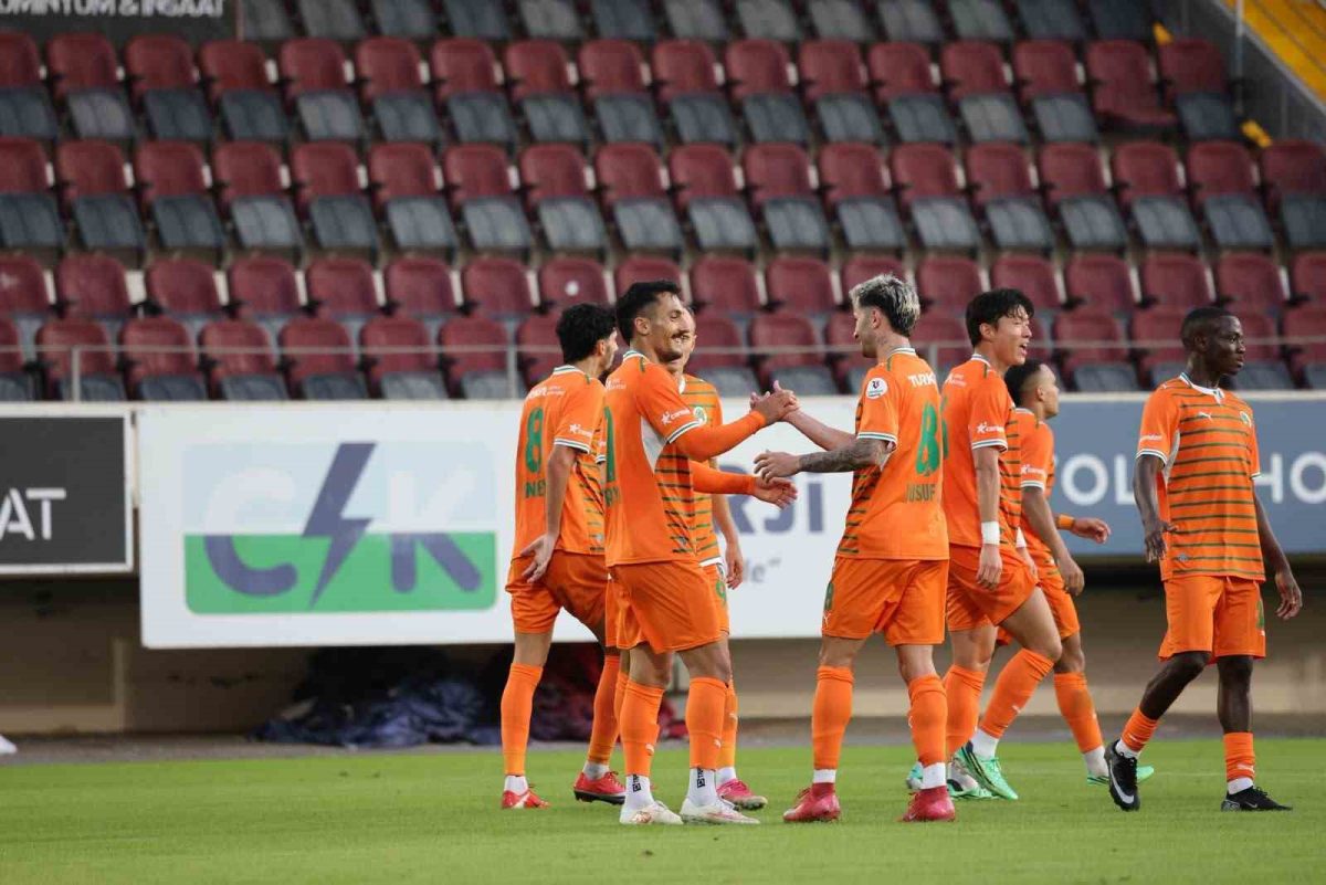 Alanyaspor, Amed Sportif Faaliyetler’i 4-0 mağlup etti - Foto 3