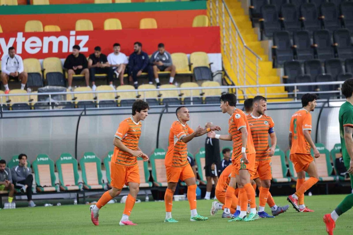 Alanyaspor, Amed Sportif Faaliyetler’i 4-0 mağlup etti - Foto 4