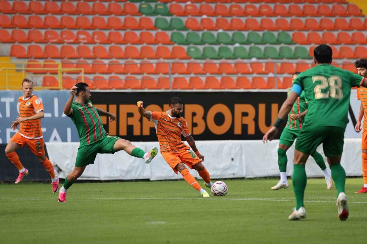 Alanyaspor, Amed Sportif Faaliyetler’i 4-0 mağlup etti - Foto 7