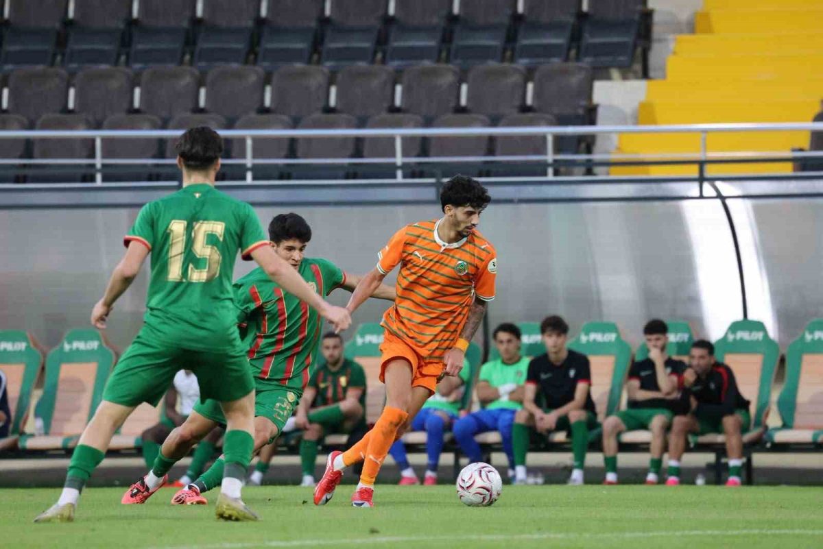 Alanyaspor, Amed Sportif Faaliyetler’i 4-0 mağlup etti