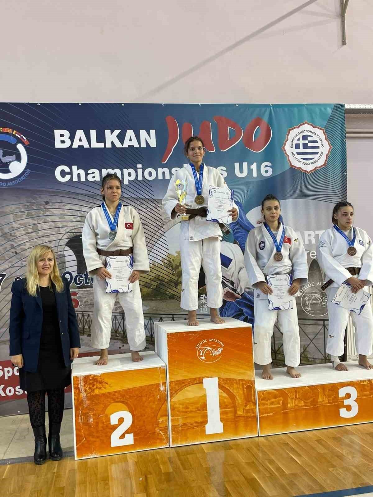 Arife Aydınoğlu’ndan judo Balkan ikinciliği - Foto 3