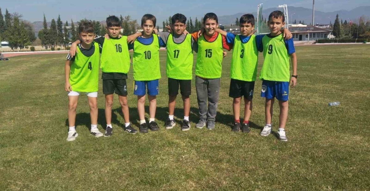 Aydınlı 4 öğrenci atletizmde bölge yarışlarına katılacak - Foto 3