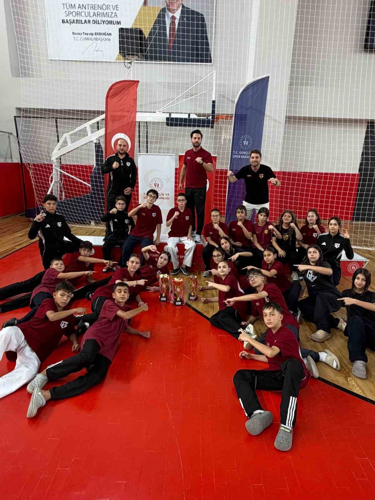 Aydınlı taekwondoculardan 8 madalyalı şampiyonluk - Foto 2