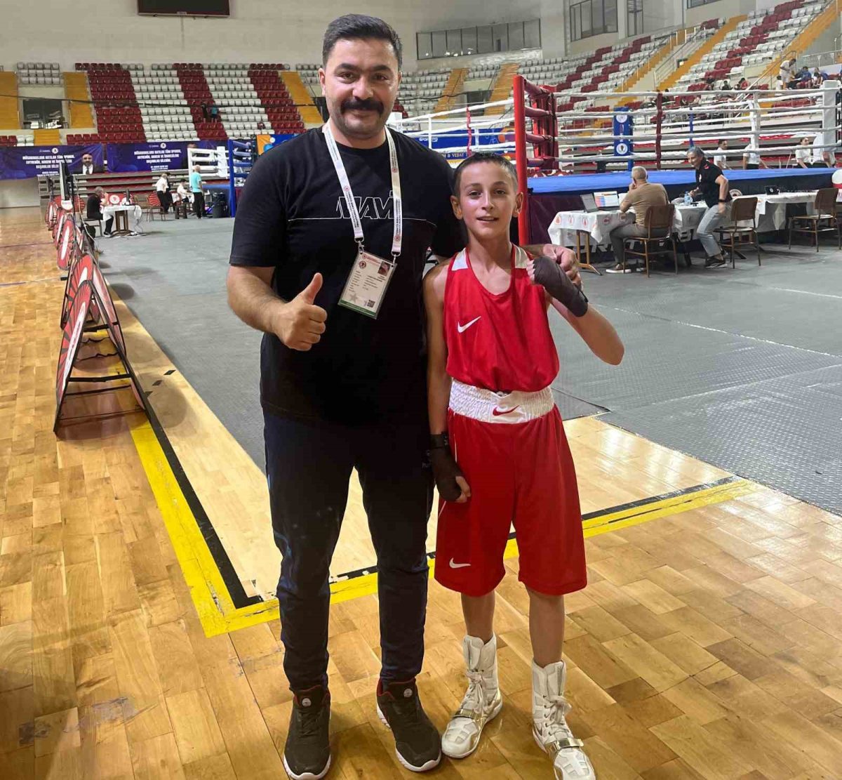 Bayburtlu minik boksör Çetin SEM sporcusu oldu