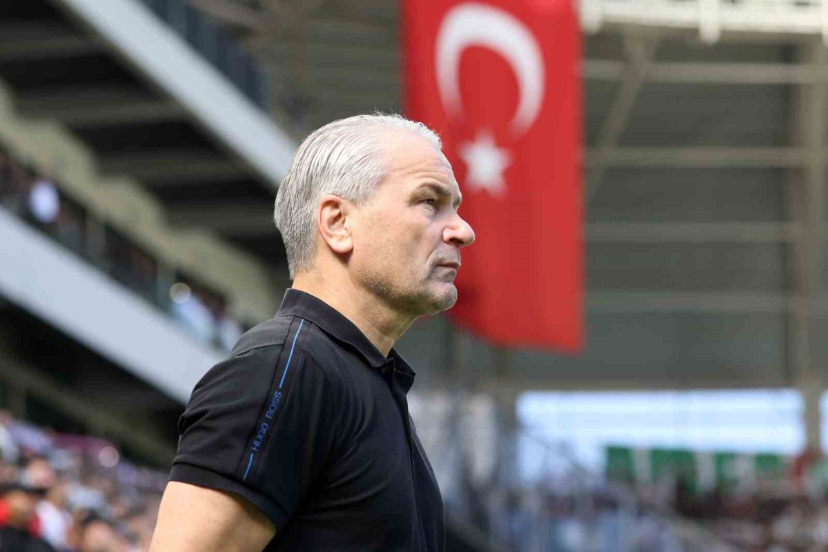 Bernd Storck: "Oyuncularımla sadece bir idman yapabildim" - Foto 2