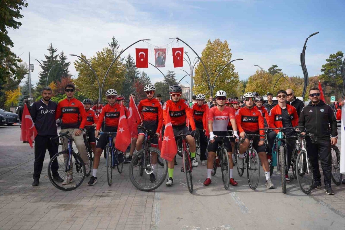 Bolu’da Cumhuriyet’in 103’üncü yılına özel bisiklet turu - Foto 2
