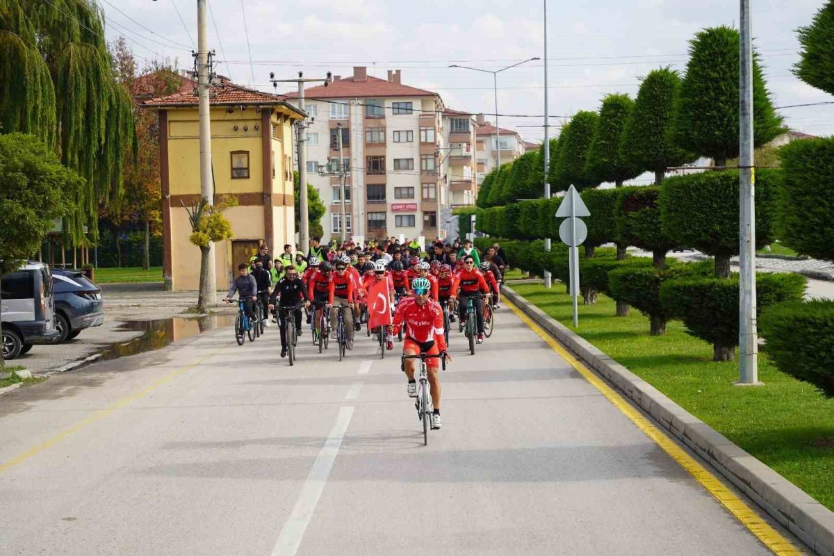 Bolu’da Cumhuriyet’in 103’üncü yılına özel bisiklet turu - Foto 5