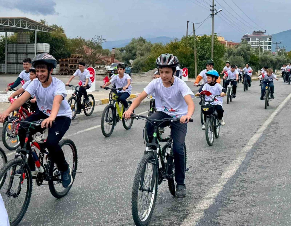 Bozdoğan’da çocuklar ’Cumhuriyet’ için pedalladı - Foto 6