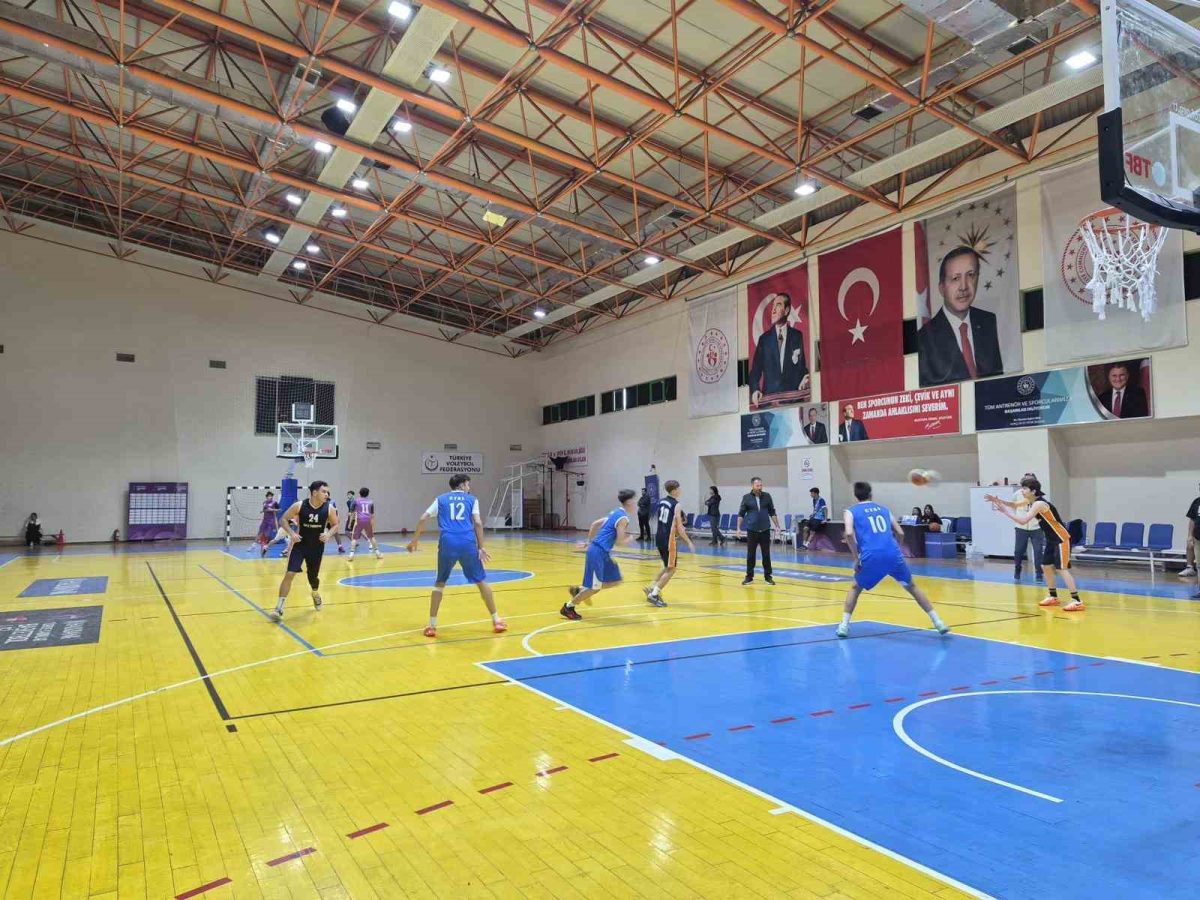 Burhaniye’de basketbol coşkusu yaşandı