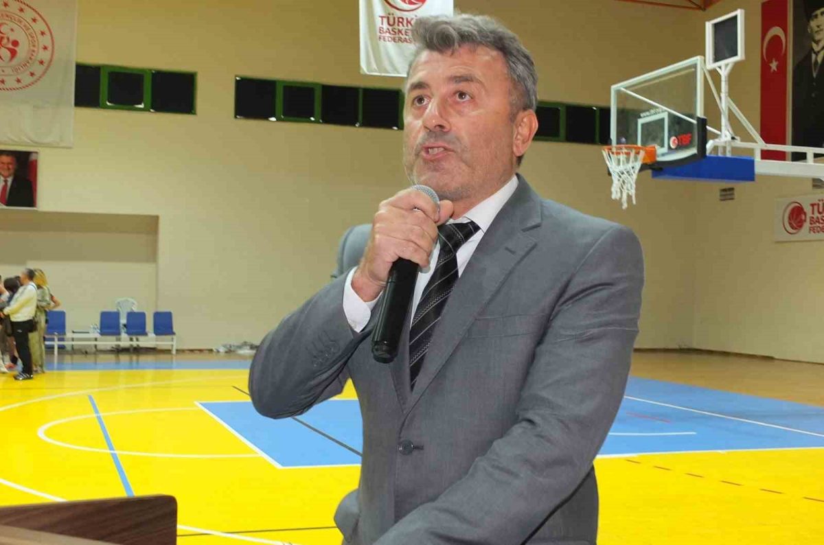 Burhaniye’de Cumhuriyet Kupası Turnuvası ödülleri sahiplerini buldu - Foto 4