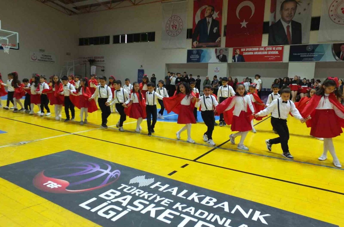 Burhaniye’de Cumhuriyet Kupası Turnuvası ödülleri sahiplerini buldu - Foto 6