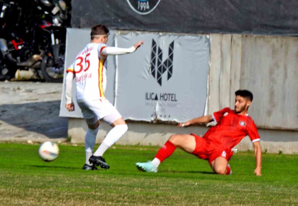 Çeşme Belediyespor evinde Yelkispor’a 1-0 mağlup oldu - Foto 7