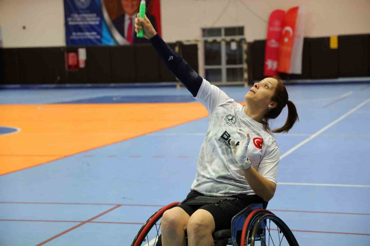 Çocuk felci geçirip engelli kaldı, badmintona başlayıp dünya üçüncüsü oldu - Foto 4