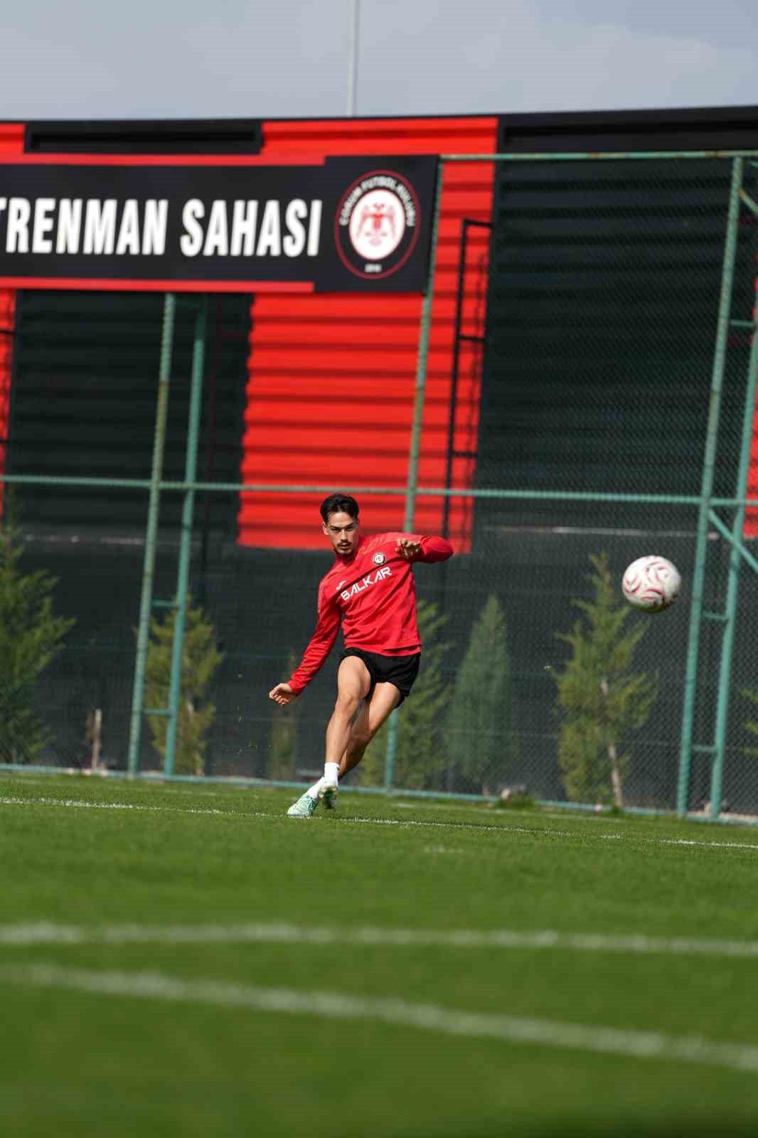 Çorum FK, Erzurumspor FK maçı öncesi çalışmaları sürdürdü - Foto 5