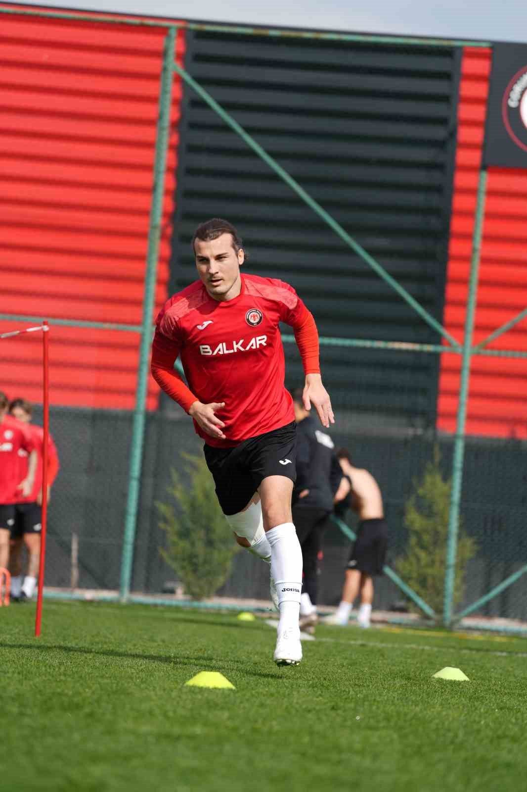 Çorum FK, Erzurumspor FK maçı öncesi çalışmaları sürdürdü - Foto 6