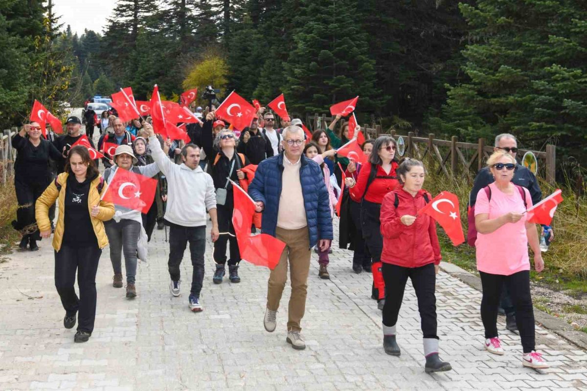 Cumhuriyet coşkusu Uludağ’ın zirvesinde yaşandı - Foto 3