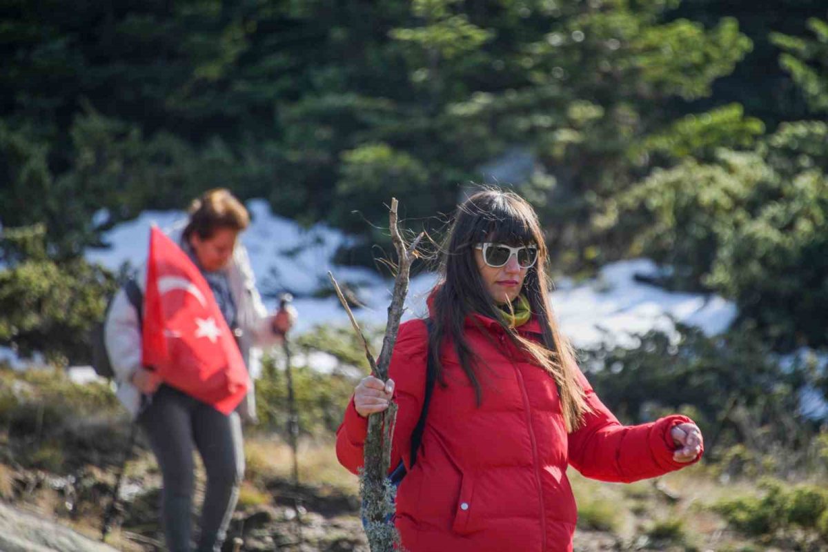 Cumhuriyet coşkusu Uludağ’ın zirvesinde yaşandı - Foto 4