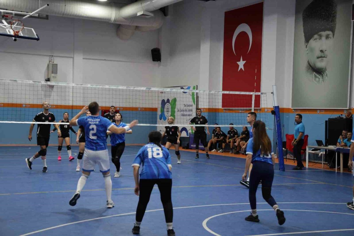 Cumhuriyet Kupası’nda büyükşehir personeli sahada buluştu - Foto 3