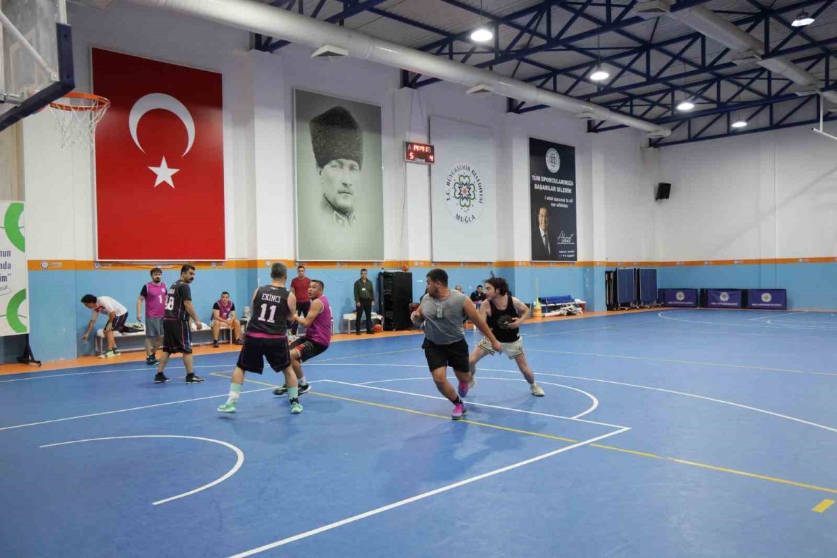 Cumhuriyet Kupası’nda büyükşehir personeli sahada buluştu - Foto 5
