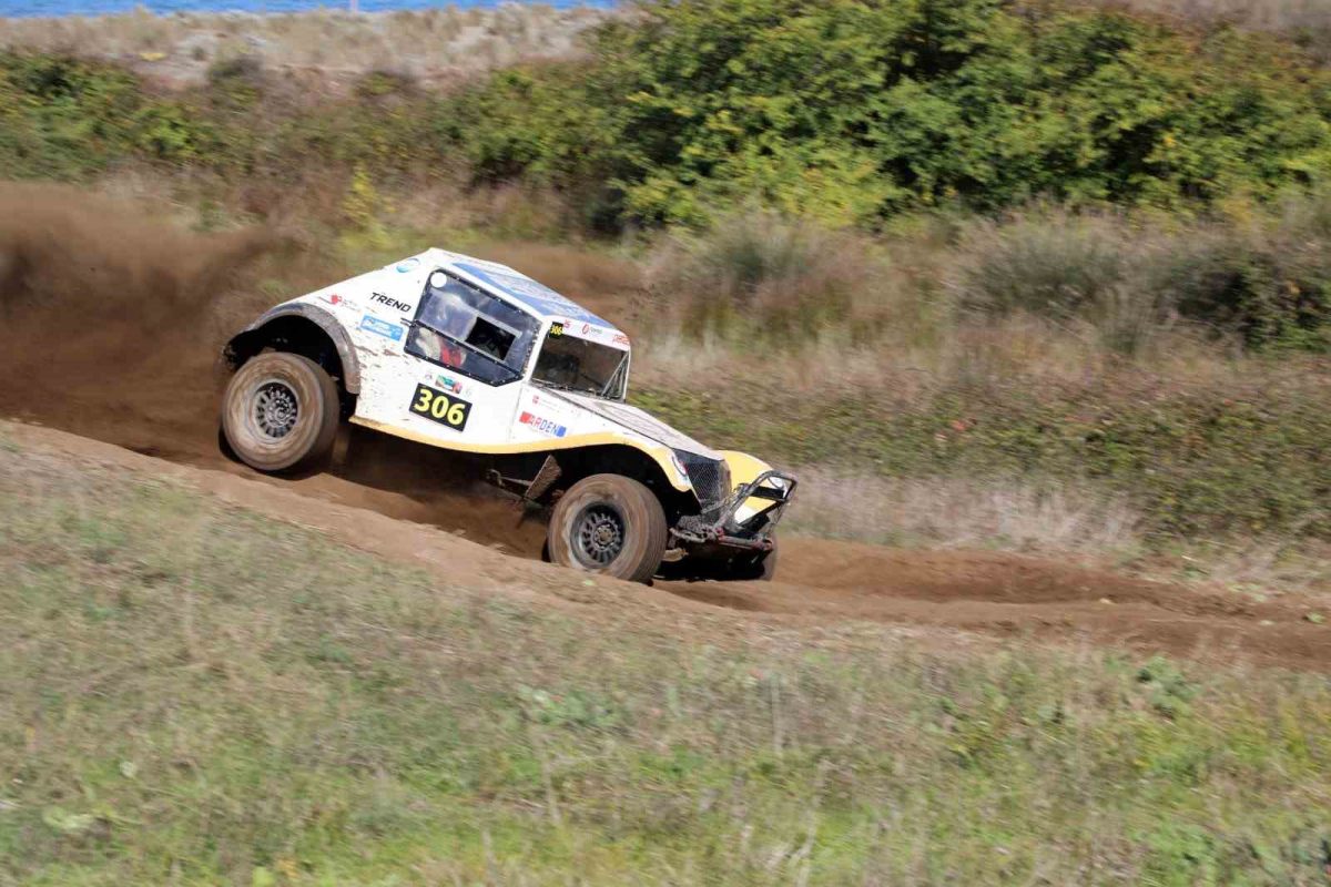 Deniz kenarında off-road heyecanı