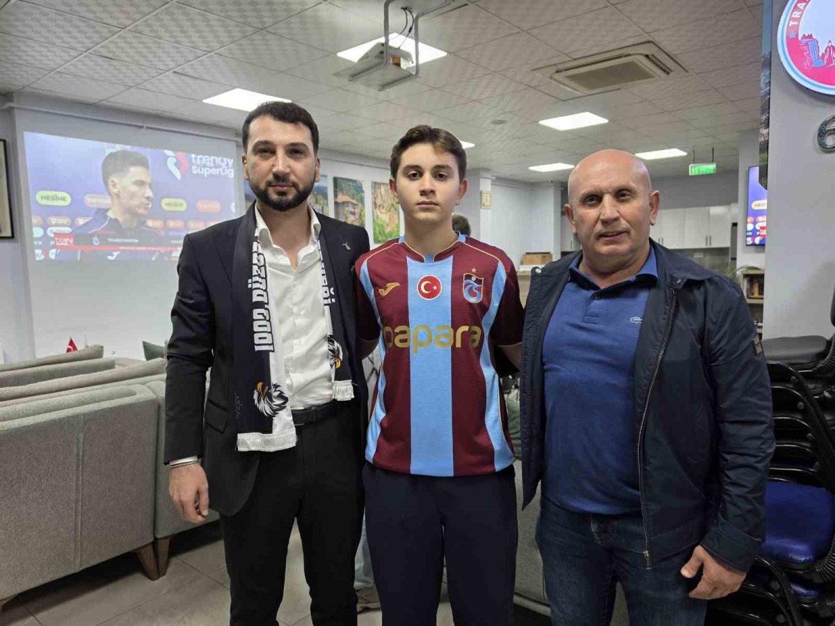 Düzce’de Beşiktaşlılar ve Trabzonsporlular, maçı birlikte izledi