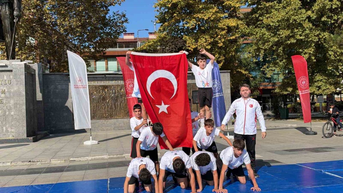 Düzce’de sporcuların gösterileri ilgi gördü - Foto 3