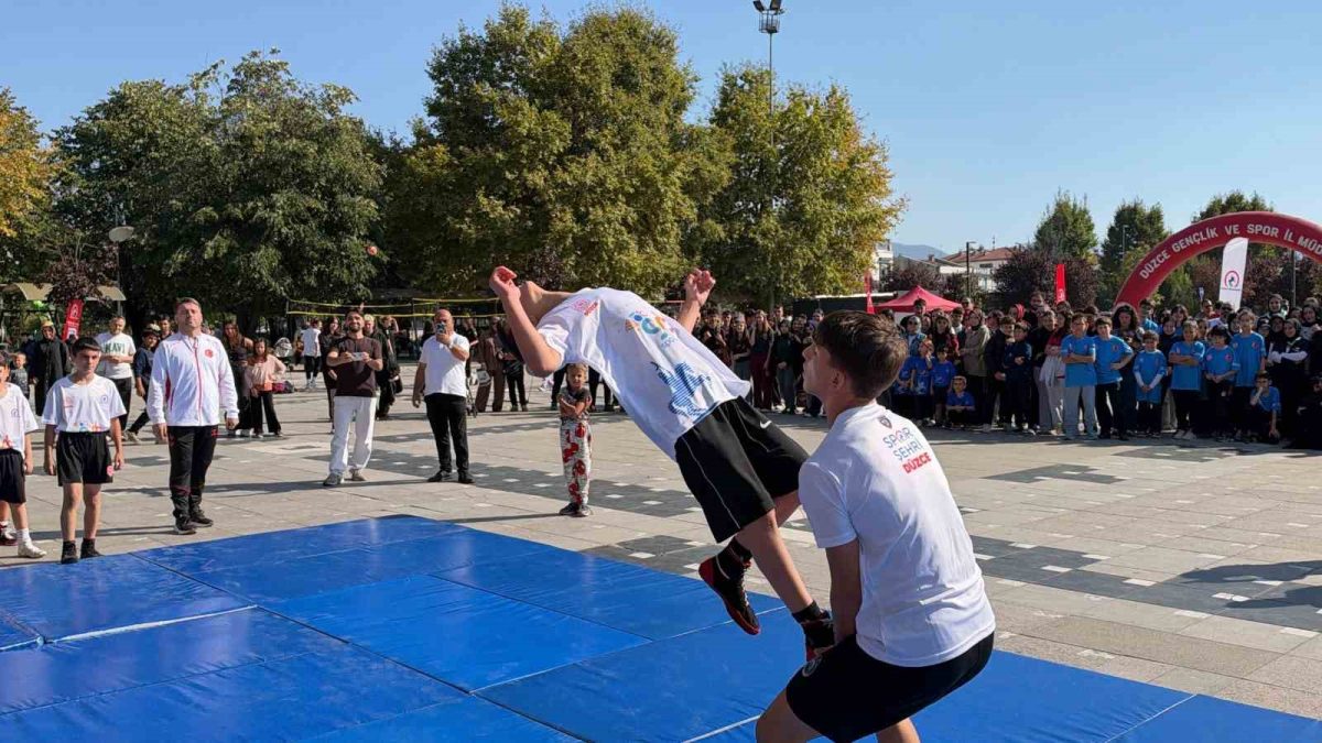 Düzce’de sporcuların gösterileri ilgi gördü - Foto 4