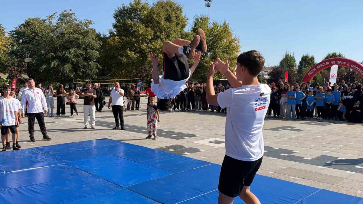 Düzce’de sporcuların gösterileri ilgi gördü - Foto 5